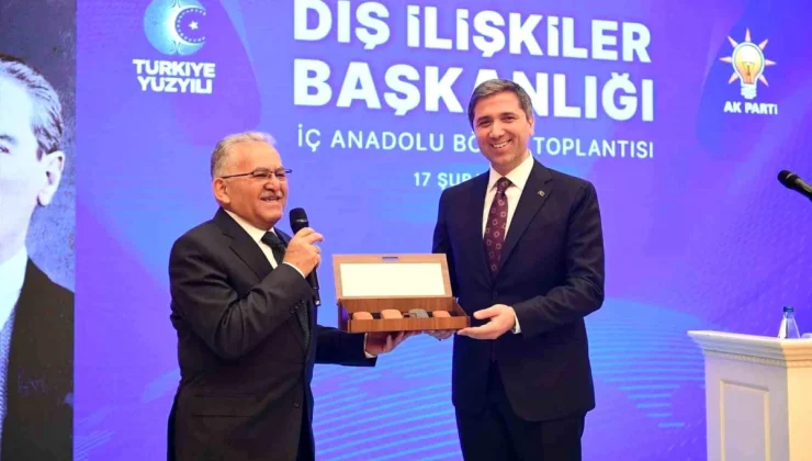 Kayseri Büyükşehir Belediye Başkanı Dr. Memduh Büyükkılıç, AK Parti Dış İlişkiler Başkanlığı İç Anadolu Bölge Toplantısı’na katıldı