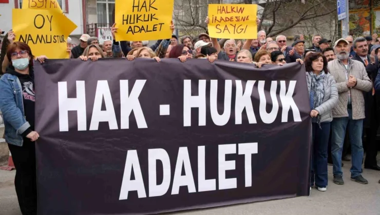 Edirne’de CHP İçinde Yapılan Ön Seçim Sonrası Adaylıktan Çekilen Şükrü Ciravoğlu’nun Sevenleri Eylem Yaptı