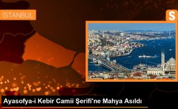 Ayasofya Camii’ne ‘La İlahe İllallah’ Mahyası Asıldı