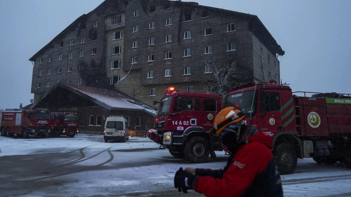 Bolu’daki otel yangınında iki kamu görevlisi gözaltına alındı