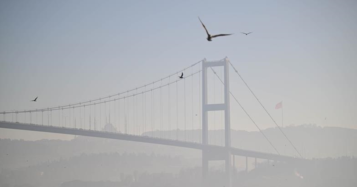 Hava kalitesinin düşük olduğu günlerde “dışarı çıkmayın ya da maskeyle çıkın” tavsiyesi